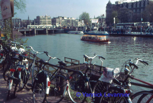 Bicyclette et canal