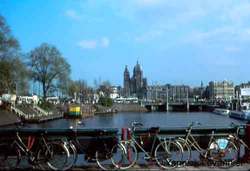 Bicyclette et canal